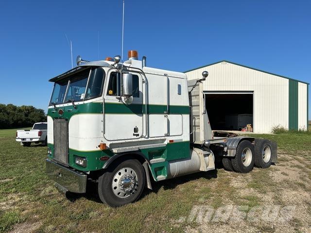 Peterbilt 362 Cabinas