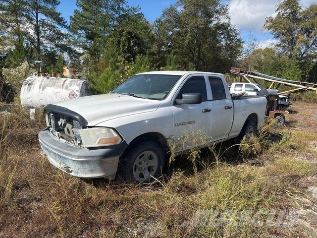 RAM 1500 Caja abierta/laterales abatibles