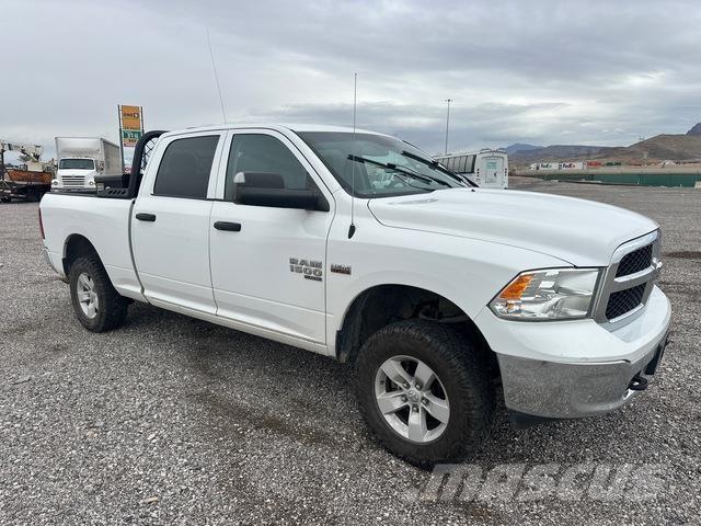 RAM 1500 Caja abierta/laterales abatibles