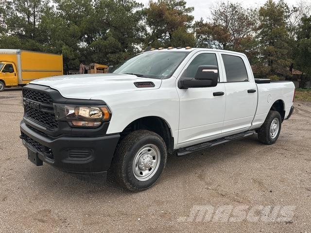 RAM 2500 Caja abierta/laterales abatibles