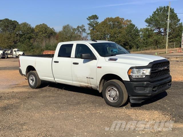 RAM 2500 Caja abierta/laterales abatibles