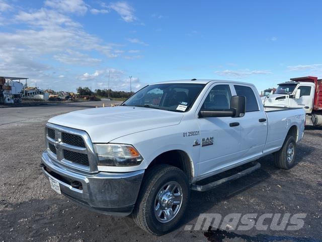 RAM 2500 Caja abierta/laterales abatibles