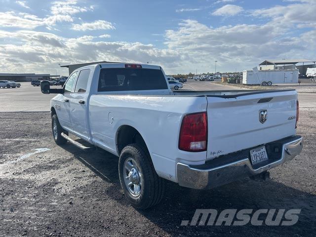 RAM 2500 Caja abierta/laterales abatibles