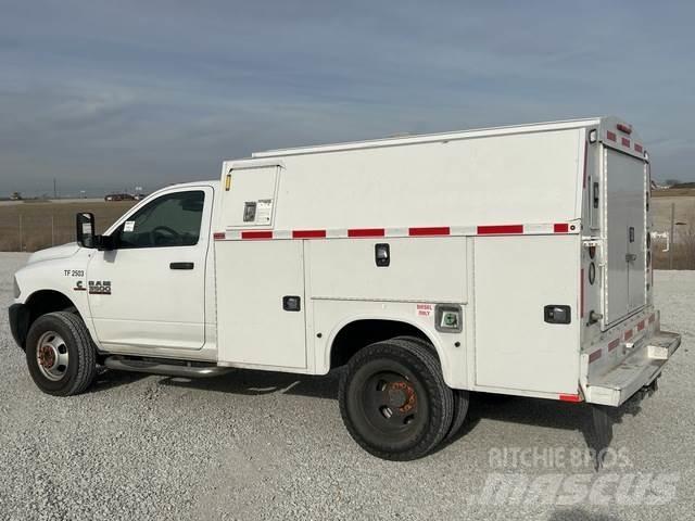 RAM 3500 Caja abierta/laterales abatibles