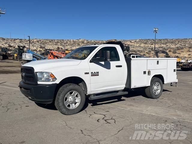 RAM 3500 Caja abierta/laterales abatibles