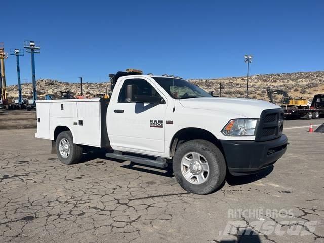 RAM 3500 Caja abierta/laterales abatibles