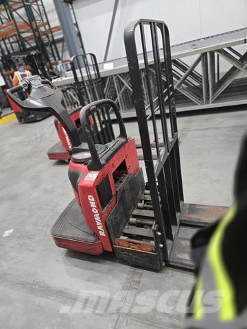 Raymond 8410 Montacargas manual para paletas