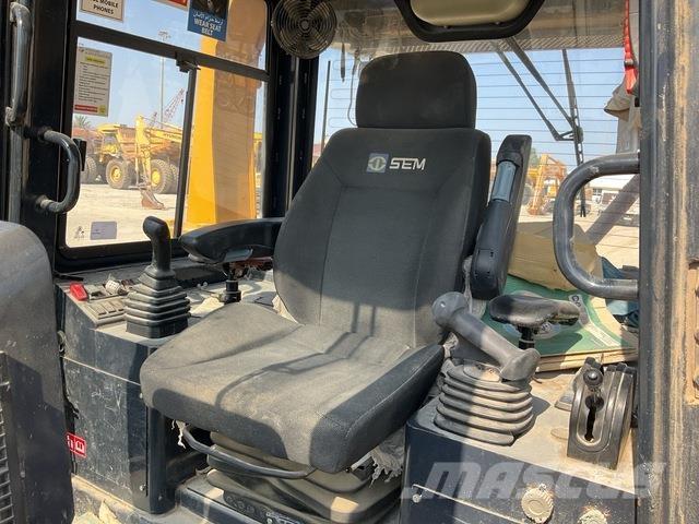 SEM 822D Buldozer sobre oruga