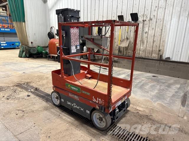 SkyJack SJ16 Plataformas con jaula de elevación