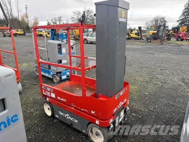 SkyJack SJ16 Plataformas con jaula de elevación