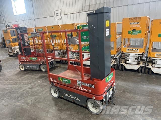 SkyJack SJ16 Plataformas con jaula de elevación