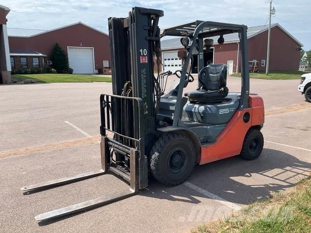 Toyota 8FDU25 Montacargas - otros