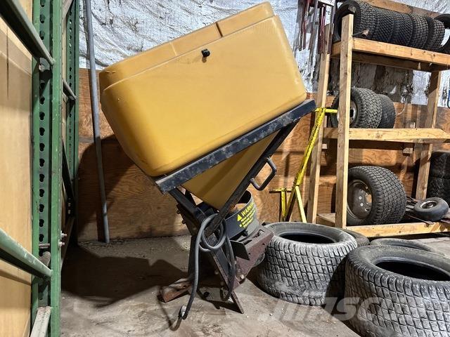  Trailhawk 750 Esparcidoras de arena y sal