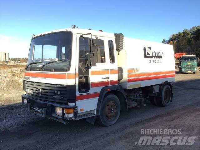 Volvo FL611 Camión de barrendero