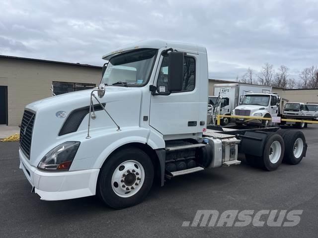 Volvo VNL64T Camiones tractor