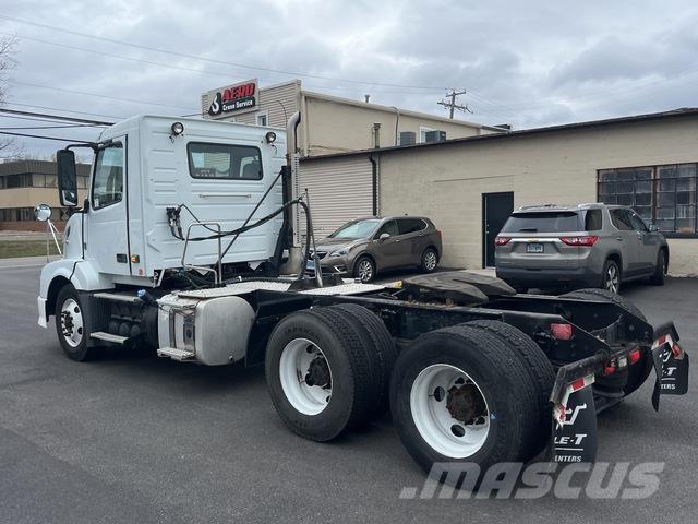 Volvo VNL64T Camiones tractor