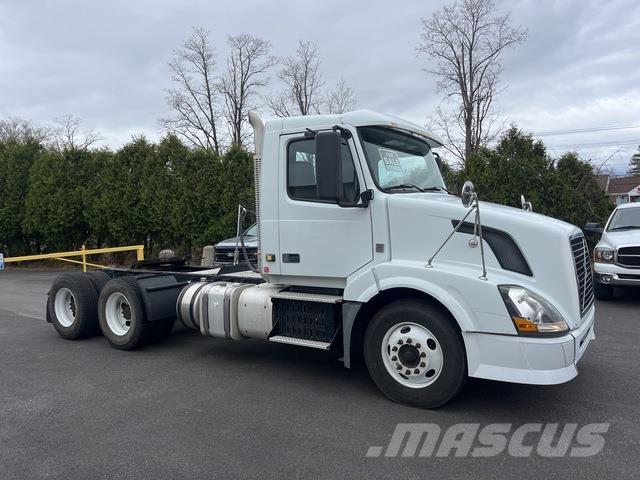 Volvo VNL64T Camiones tractor