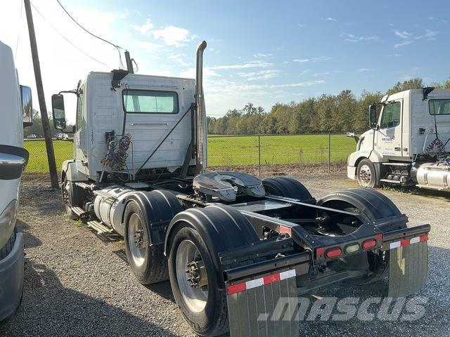 Volvo VNL64T Camiones tractor