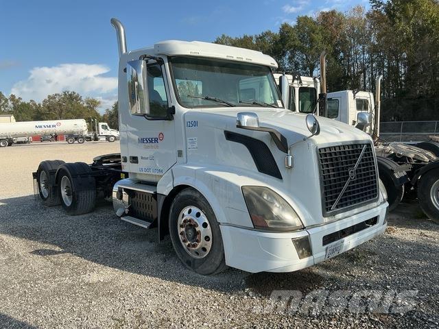 Volvo VNL64T Camiones tractor
