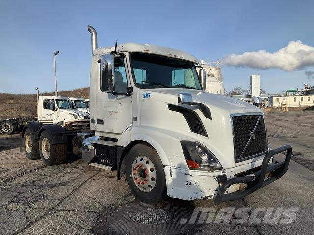 Volvo VNL64T Camiones tractor