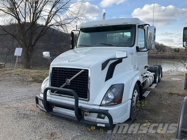 Volvo VNL64T Camiones tractor