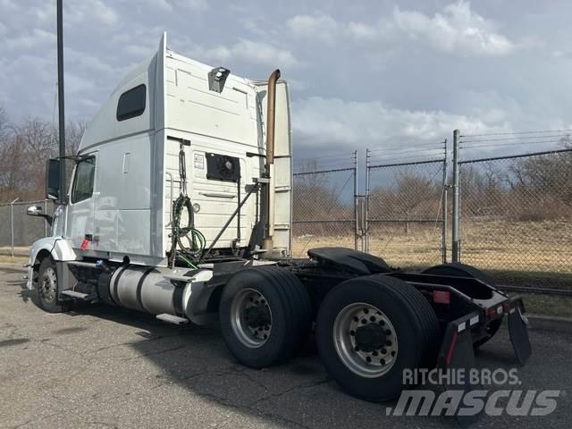 Volvo VNL670 Camiones tractor