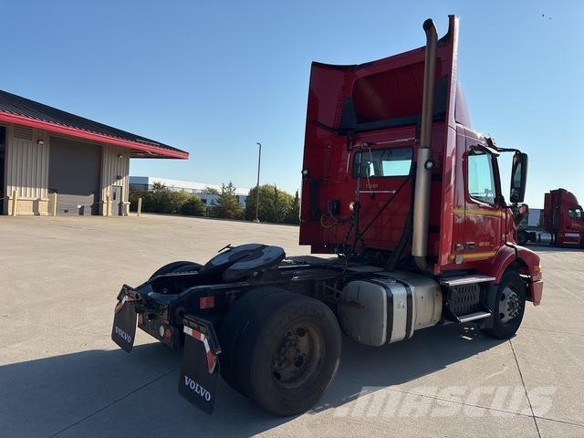 Volvo VNM42T Camiones tractor