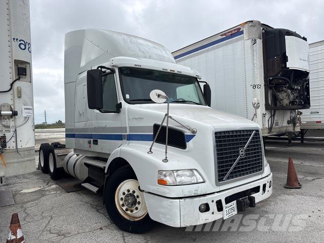 Volvo VNR64T Camiones tractor