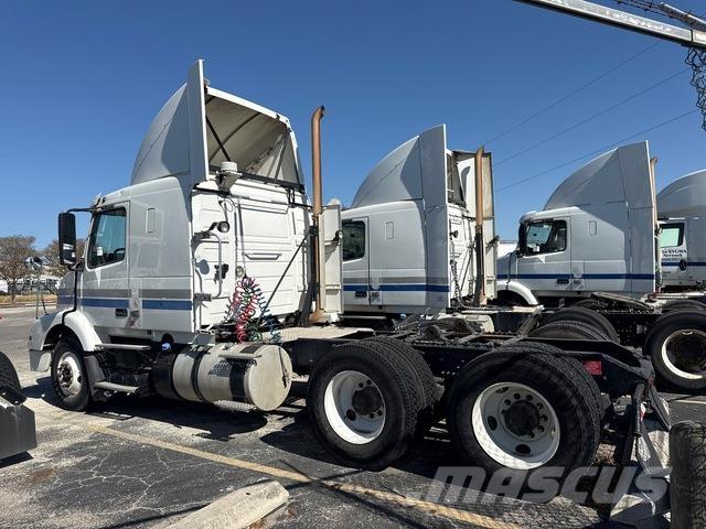 Volvo VNR64T Camiones tractor