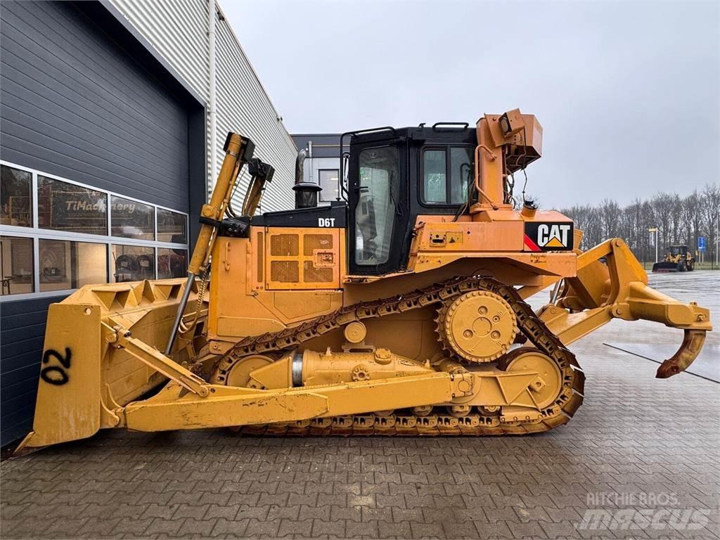 CAT D6T Buldozer sobre oruga