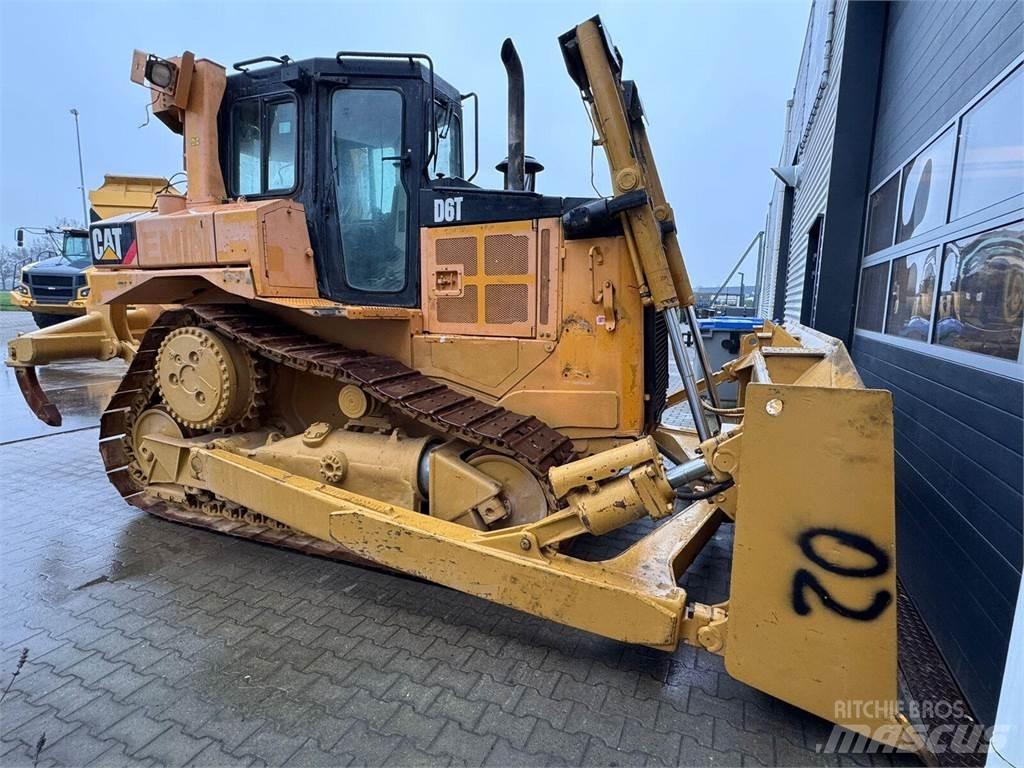 CAT D6T Buldozer sobre oruga