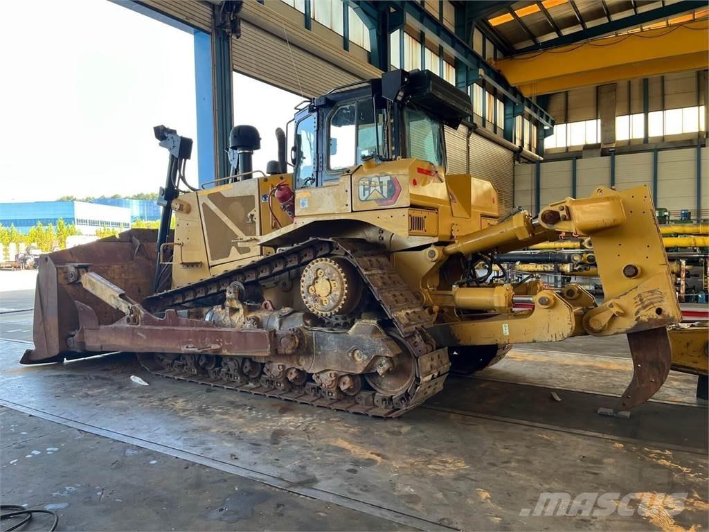 CAT D8T Buldozer sobre oruga