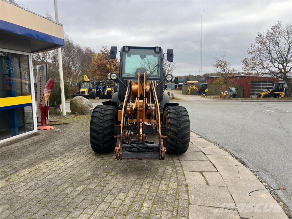 CASE 321F Cargadoras sobre ruedas