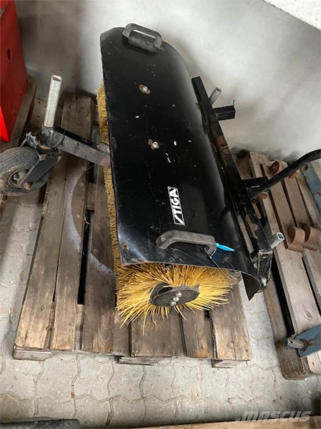 Stiga KOST 85CM Tractores compactos