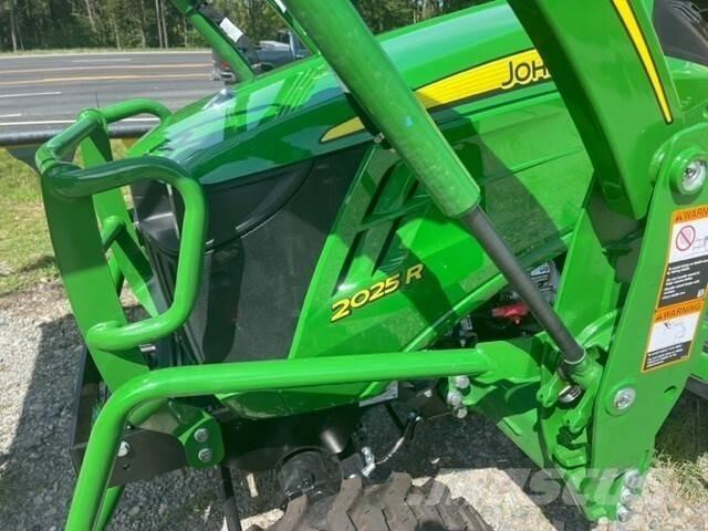 John Deere 2025R Tractores compactos