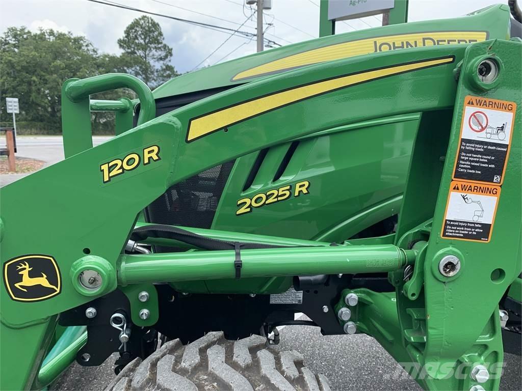 John Deere 2025R Tractores compactos