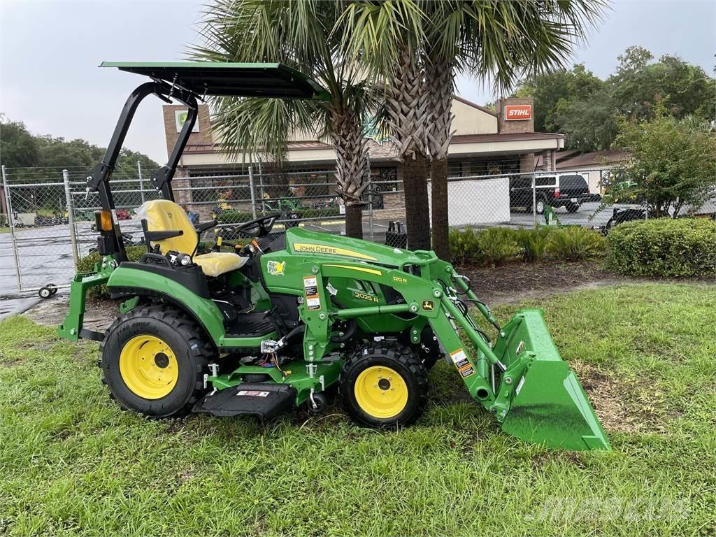 John Deere 2025R Tractores compactos