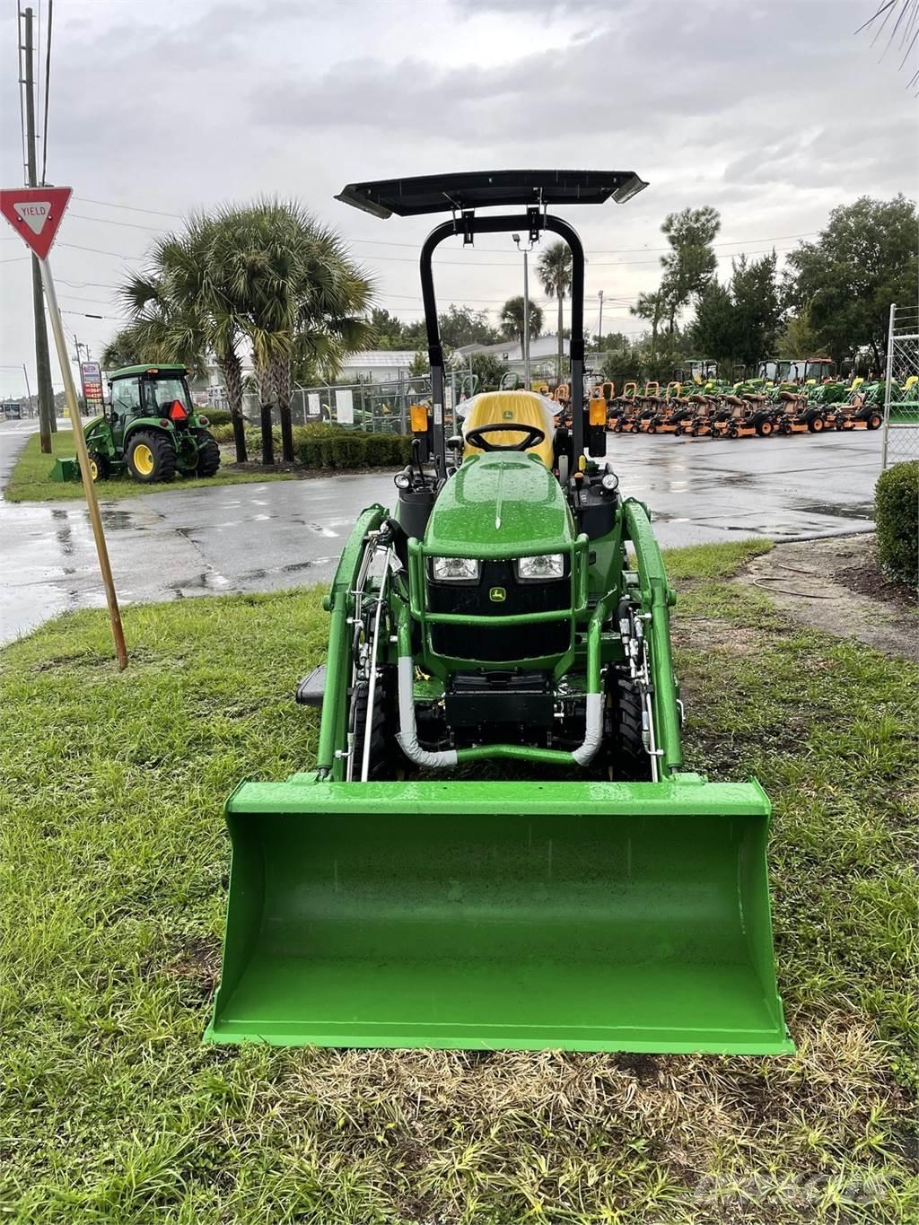 John Deere 2025R Tractores compactos
