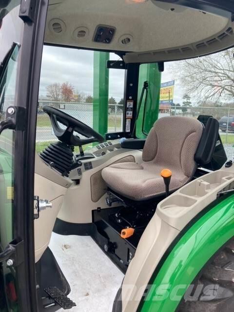 John Deere 3046R Tractores