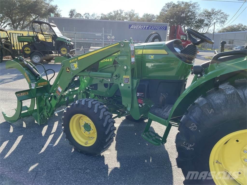 John Deere 4044R Tractores