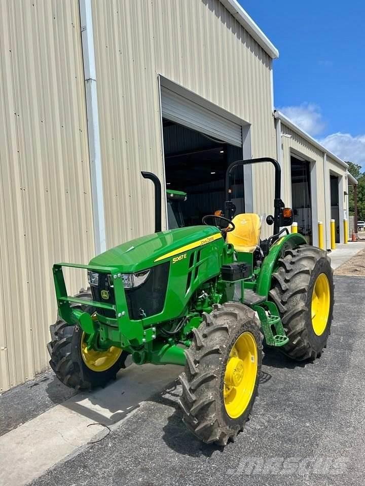 John Deere 5067E Tractores