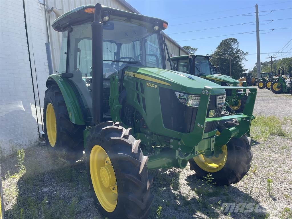 John Deere 5067E Tractores