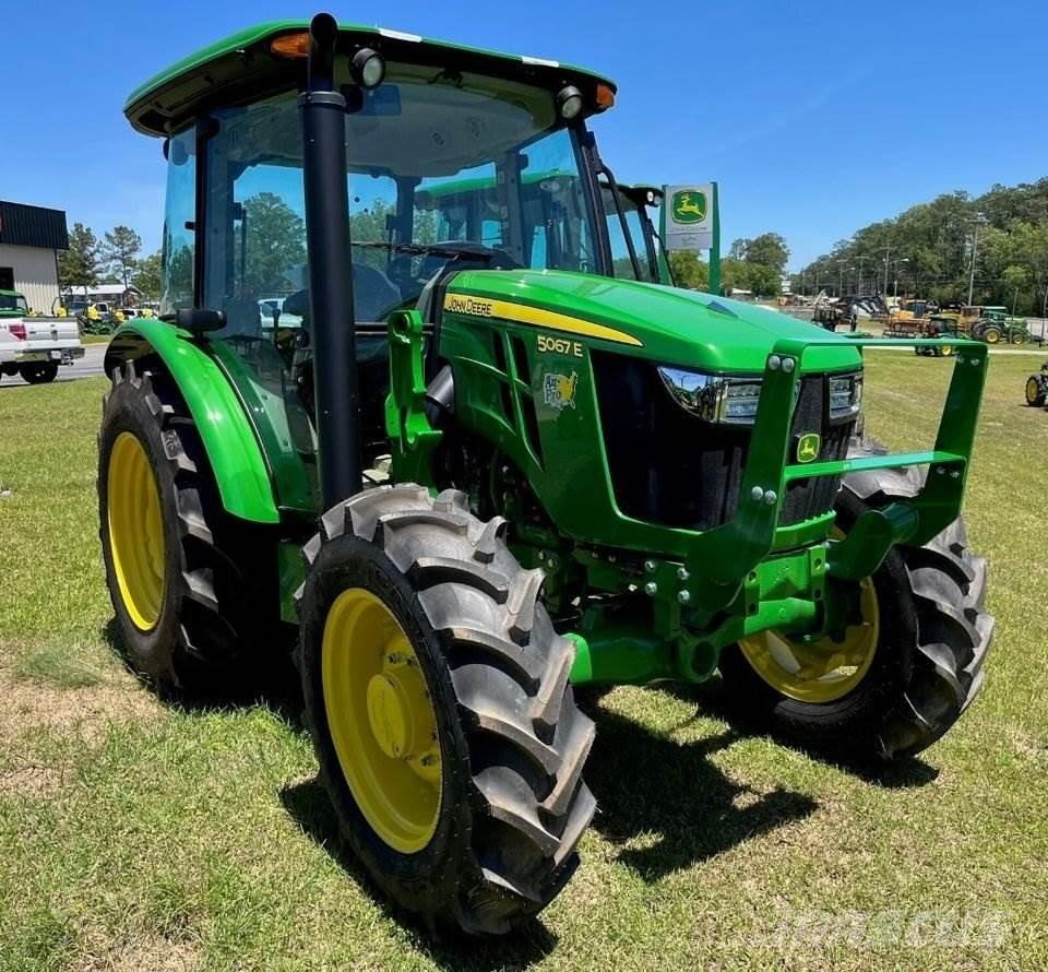 John Deere 5067E Tractores