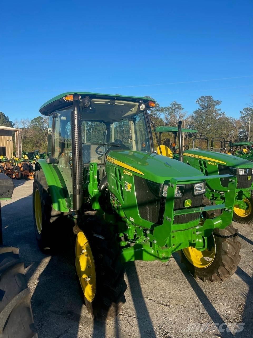 John Deere 5075E Tractores