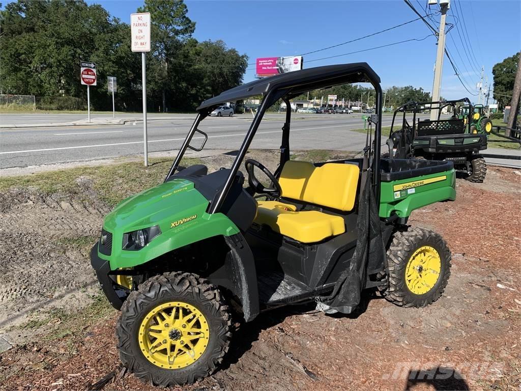 John Deere 590M Maquinarias para servicios públicos