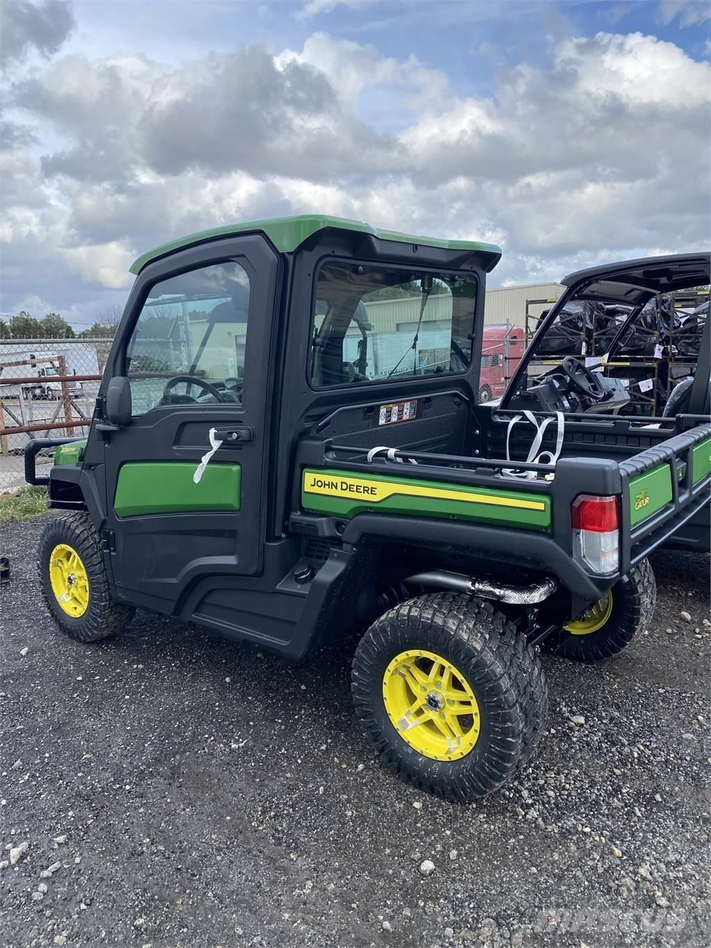 John Deere 835R Maquinarias para servicios públicos
