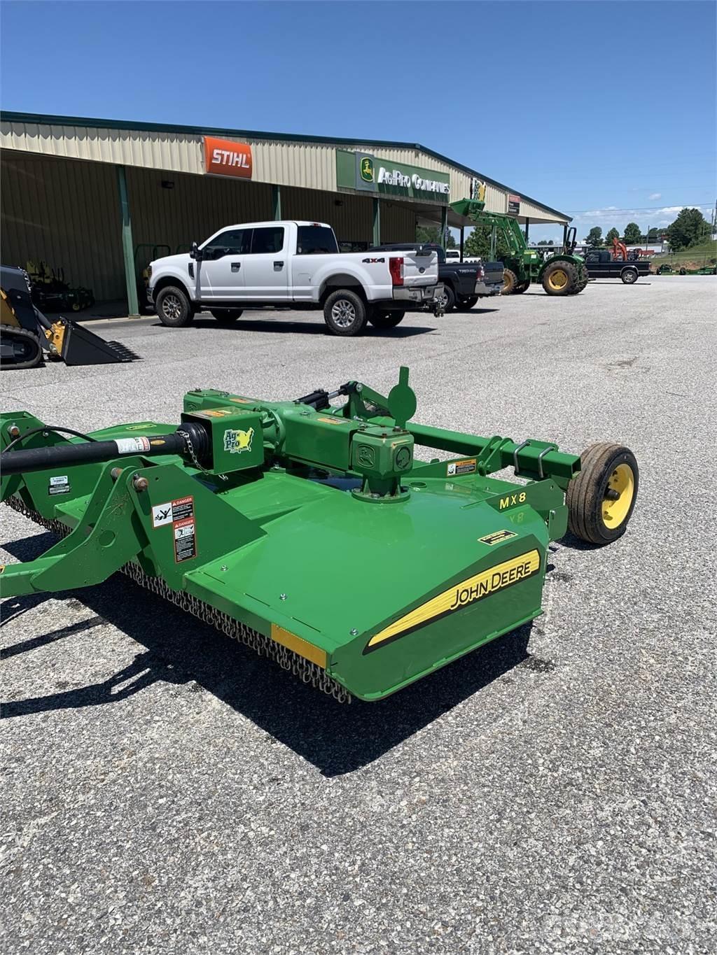 John Deere MX8 Desmenuzadoras, cortadoras y desenrolladoras de pacas