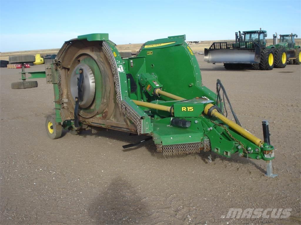 John Deere R15 Desmenuzadoras, cortadoras y desenrolladoras de pacas