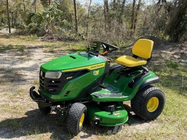 John Deere S130 Tractores corta-césped