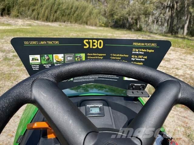 John Deere S130 Tractores corta-césped